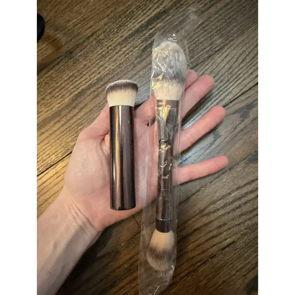 HOURGLASS Ambient Foundation Brush & Ambient Lighting Edit Brush NEW $120